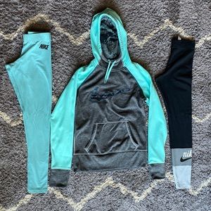 Nike size small / XS Lot! Sweatshirt and two leggings like new!